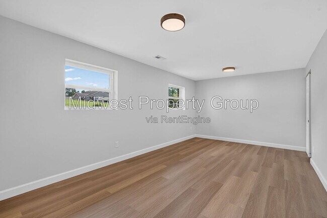 Building Photo - 13 S Perry Cir