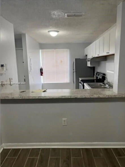 Building Photo - 8033 SW 21st Ct