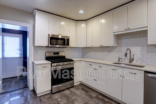 Building Photo - 18 N Patterson Park Ave