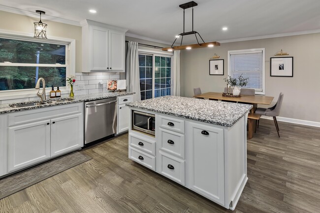 Building Photo - 112 Magnolia Cir