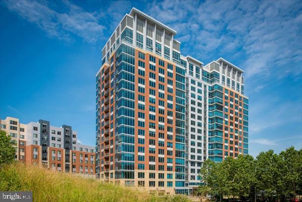 Building Photo - 8231 Crestwood Heights Dr