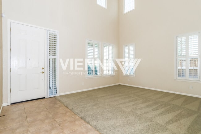 Building Photo - Beautiful 4 Bedroom Home in Great Location