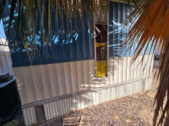 Building Photo - 2627 S Lamb Blvd