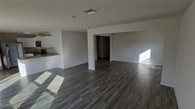 Building Photo - 354 Western Ave S