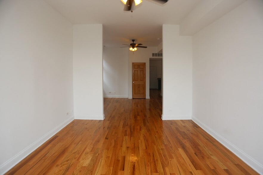 Building Photo - 1706 W Sunnyside Ave