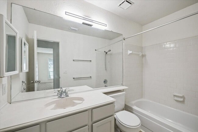 Building Photo - 143 W Village Knoll Cir