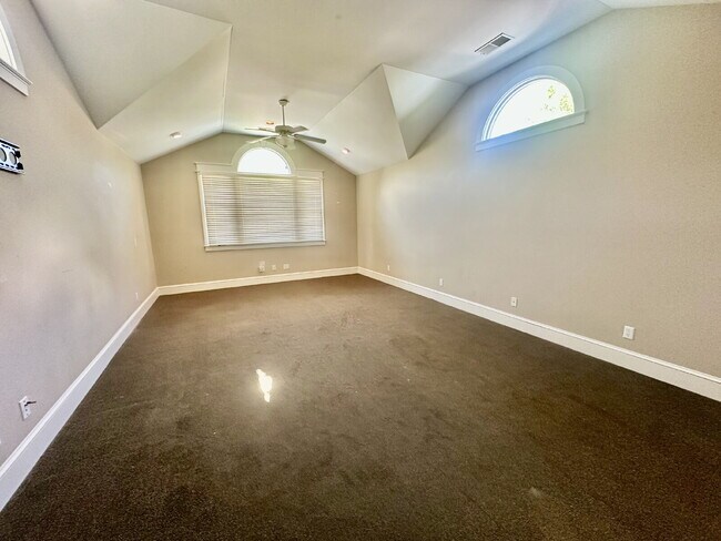 Building Photo - Moss Creek Home with a Gorgeous Water View!