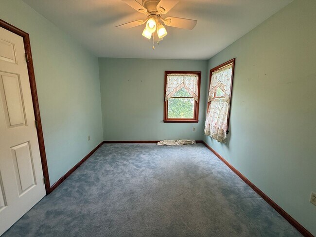 Building Photo - 1695 Louser Rd