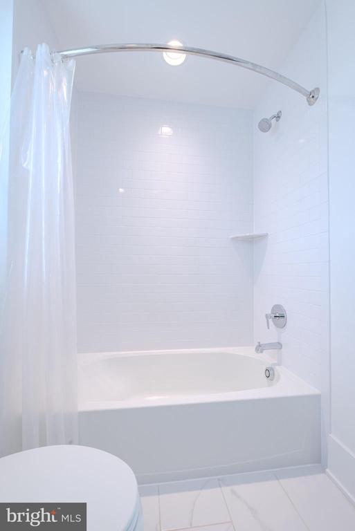 Building Photo - 11382 Emerald Park Rd