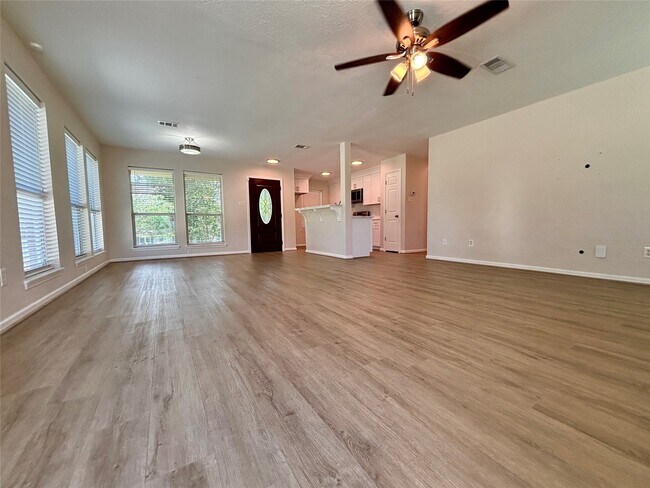 Building Photo - 13019 Skyline Dr
