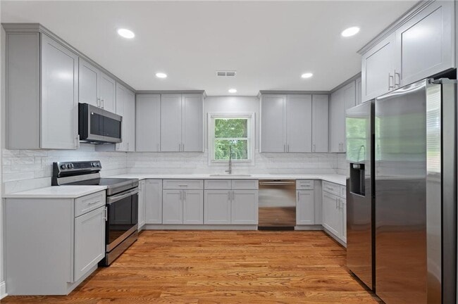 Building Photo - 1338 Montreat Ave SW