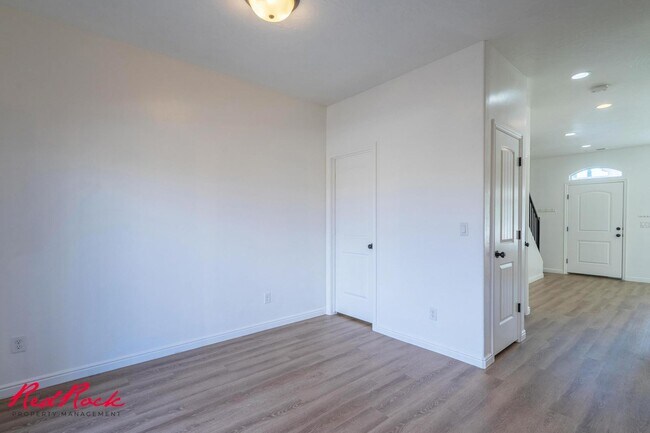 Building Photo - 2075 S Sir Monte Dr