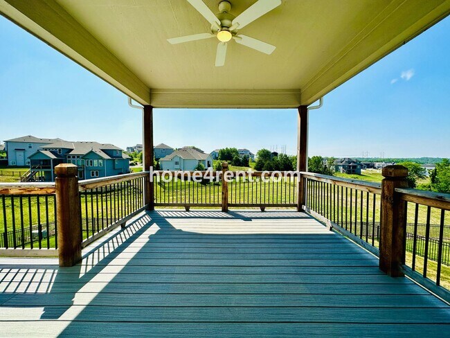 Building Photo - Exceptional Olathe Home in the Cedar Creek Subdivision w/ Wood Floors and a Finished Basment!