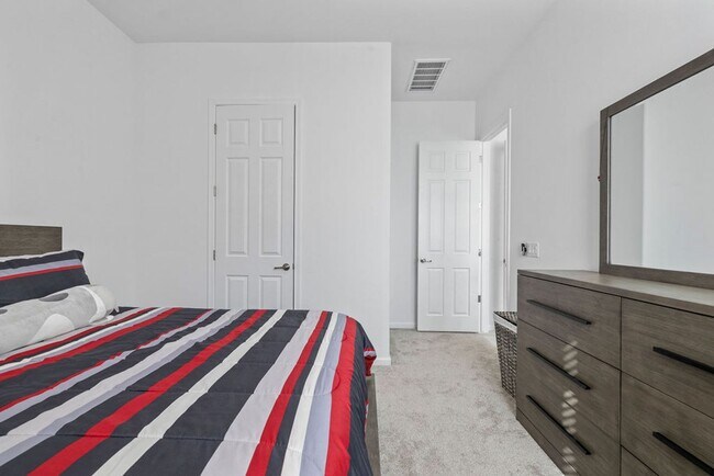 Building Photo - Newer Single Story 5 Bedroom 3 Bath Home in Vail