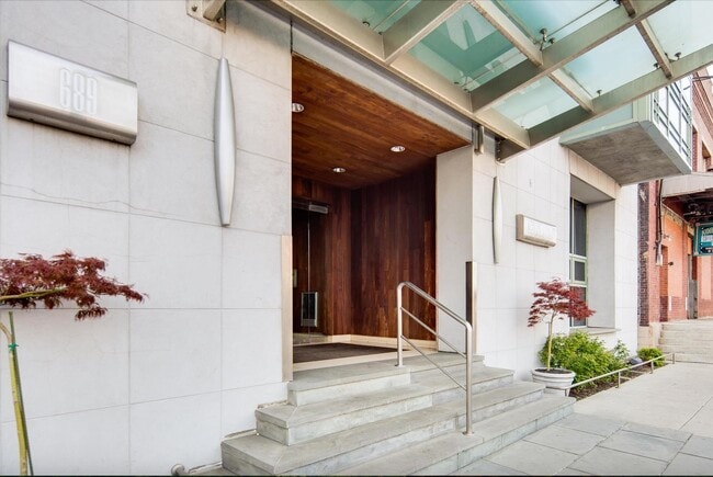 Building Photo - 689 Marin Blvd