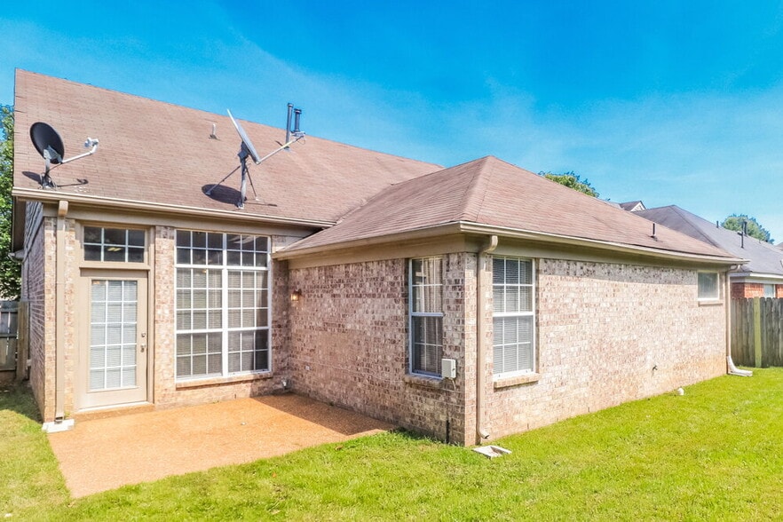 Building Photo - 2811 Misty Bay Dr