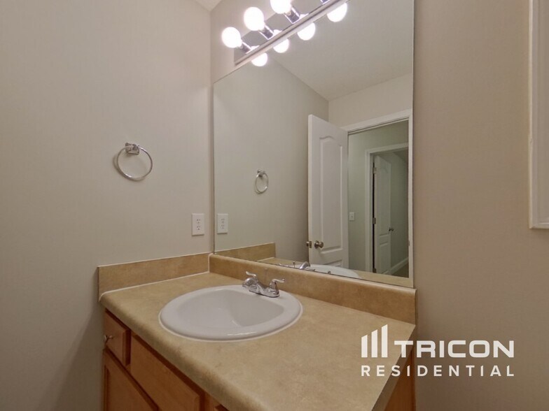 Building Photo - 373 Morning Star Dr