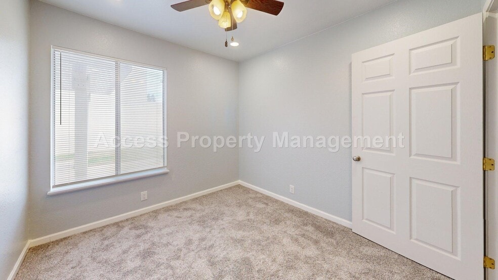 Building Photo - 3728 Terneuzen Ave