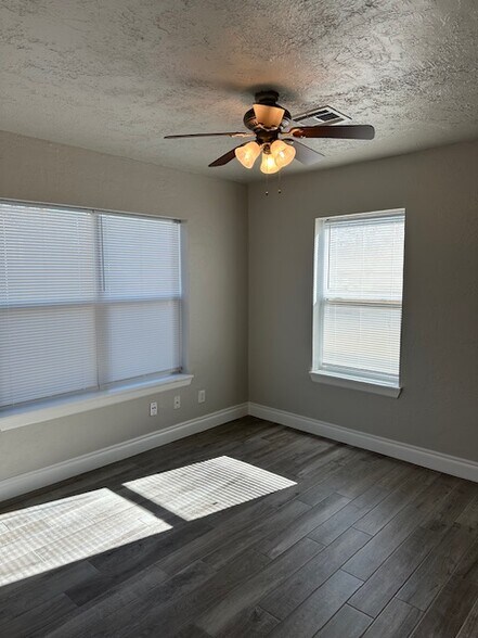 Building Photo - 3605 NW Liberty St