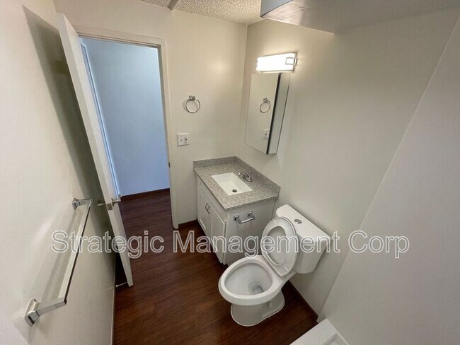 Building Photo - 1301 Lusitana St