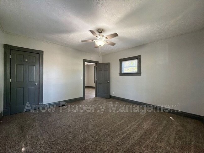 Building Photo - 2434 W