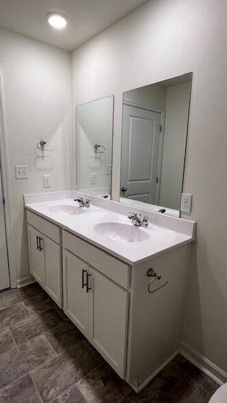 Building Photo - 3305 Serenity Dr NE