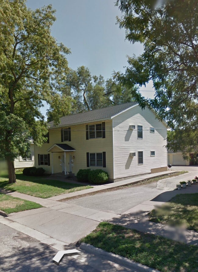 Primary Photo - 1739 W 5th St