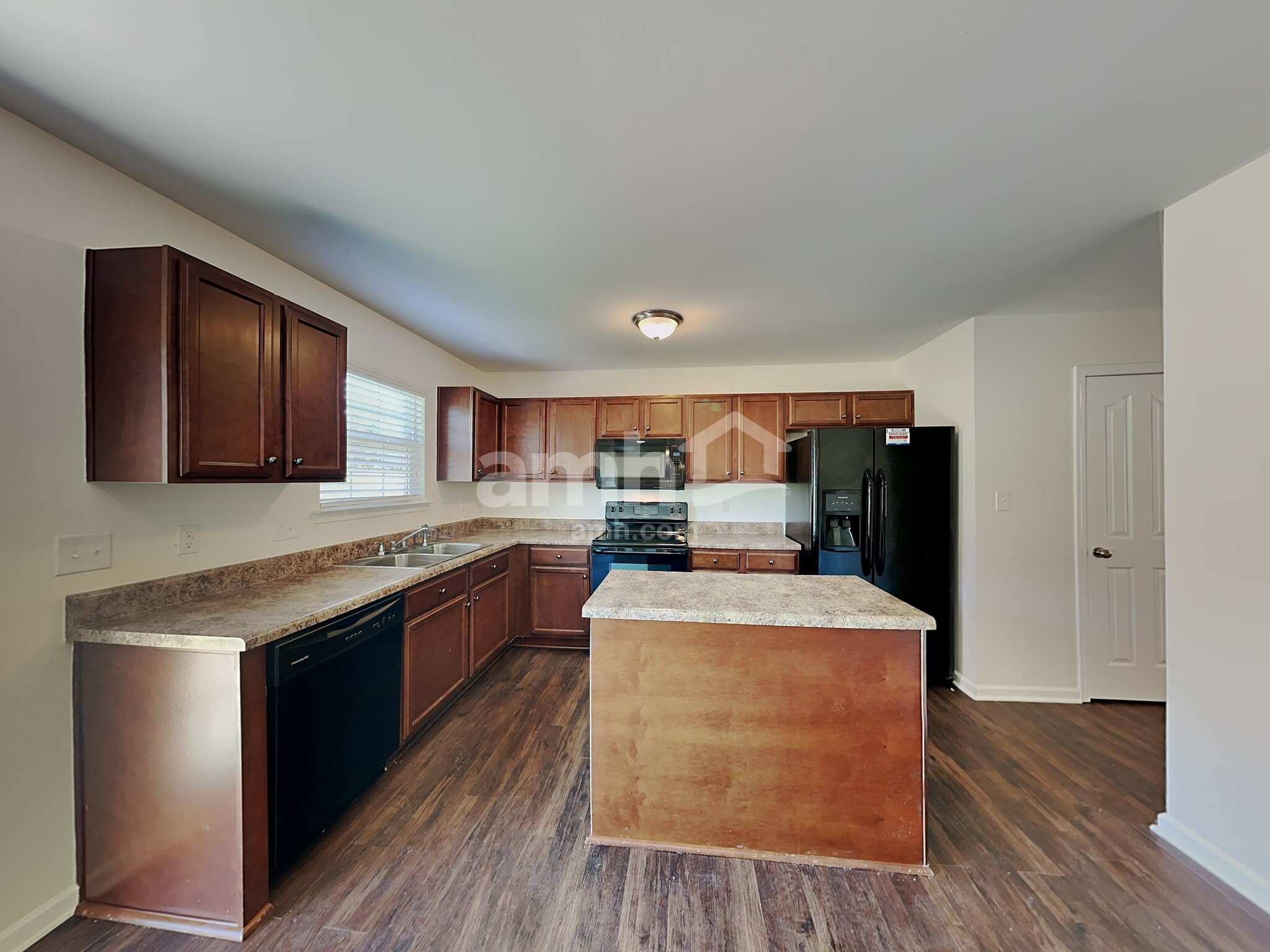 Building Photo - 1748 Eastway Dr