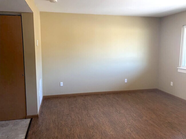 Building Photo - 2619 Sierra Dr