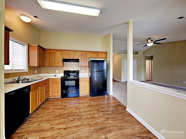 Building Photo - 6211 Whispering Brook Ct