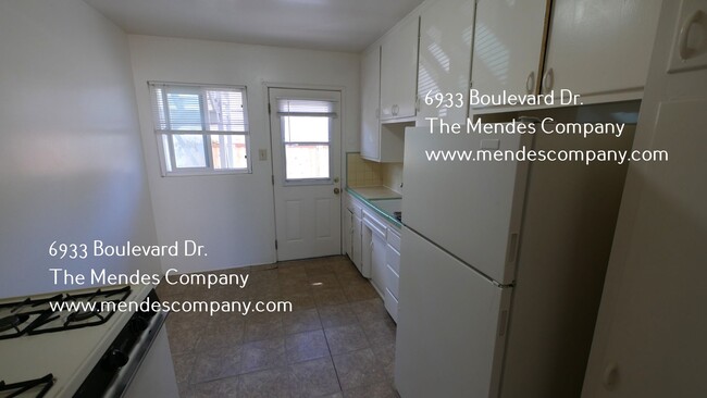 Building Photo - 6933 Boulevard Dr