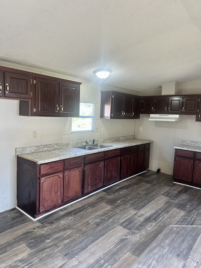 Building Photo - 193 Salem Ln