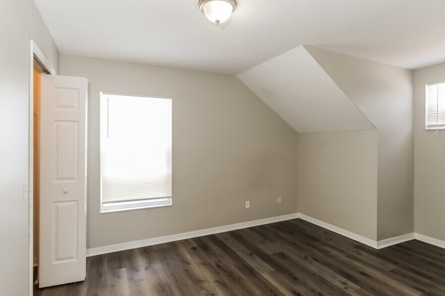 Building Photo - 1818 Horsechestnut Ct