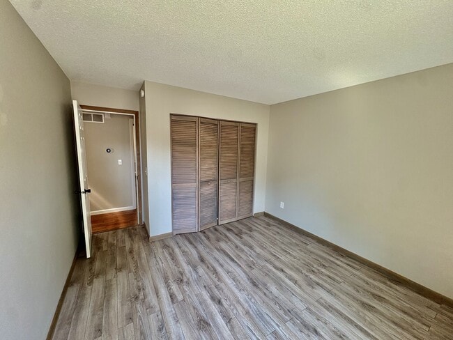 Building Photo - 4 Shining Rock Dr