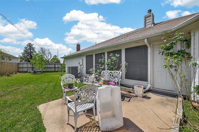 Building Photo - 8203 Paddington Pl Dr