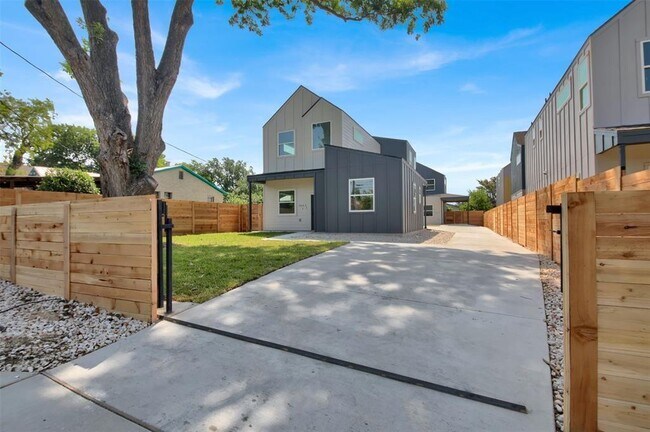 Building Photo - 7603 Carver Ave