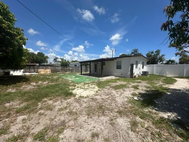 Building Photo - 1754 NE 48th Ct