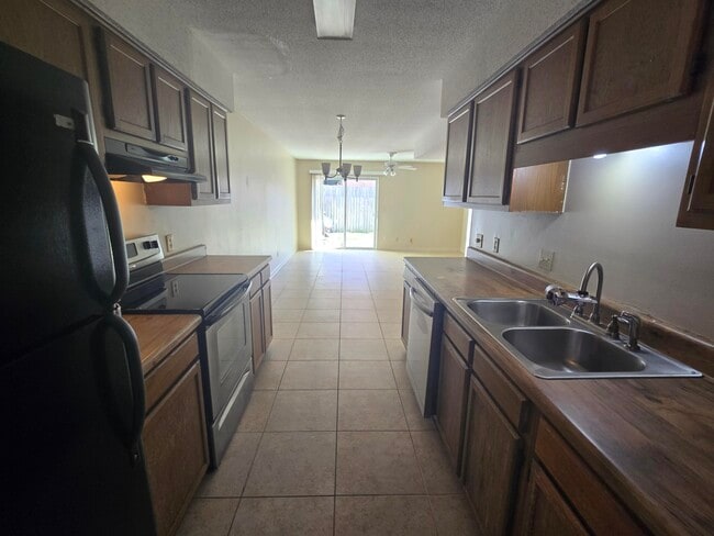 Building Photo - 206 Ann Cir