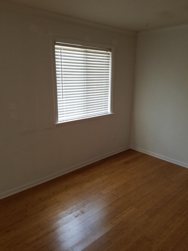 Building Photo - 1321 Airport Dr