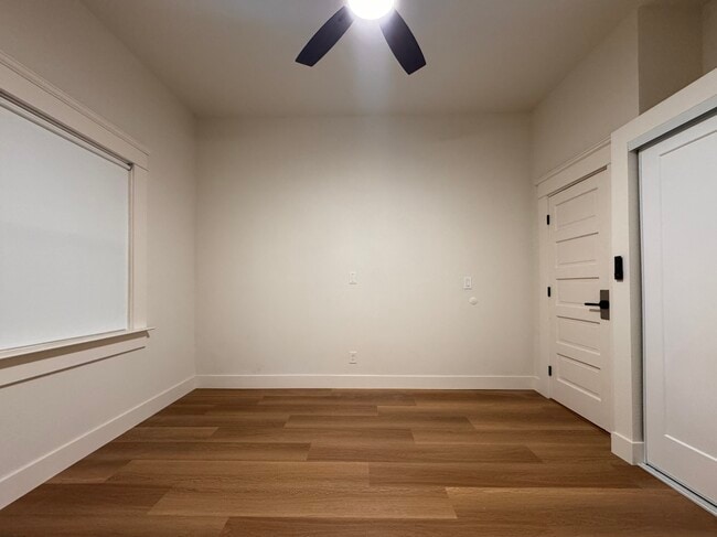 Building Photo - Poplar