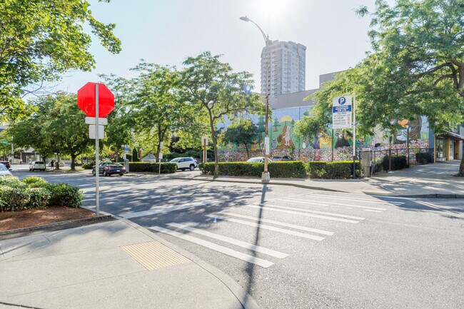 Building Photo - 225 Cedar St