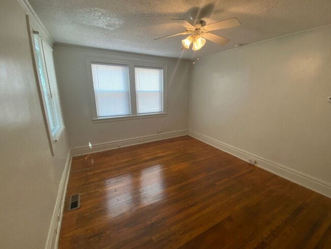 Building Photo - Adorable 1 Bedroom Duplex Near Duke - W&D / Fenced Yd
