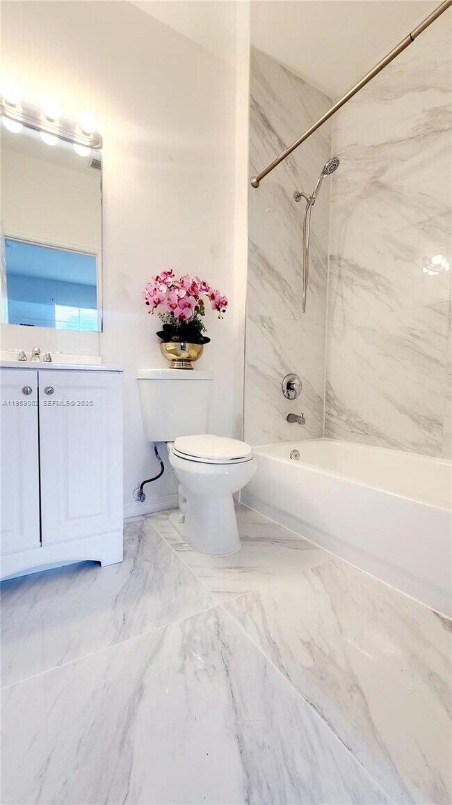 Building Photo - 741 SE 2nd St