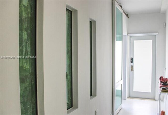 Building Photo - 4710 Pine Tree Dr