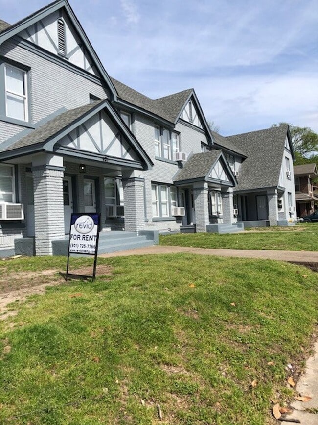 Building Photo - The Gables at Auburndale!