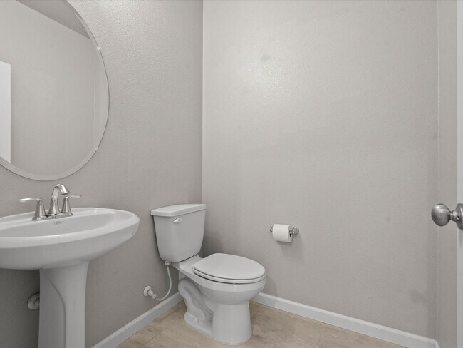 Building Photo - Move in Ready in the Heart of Reno