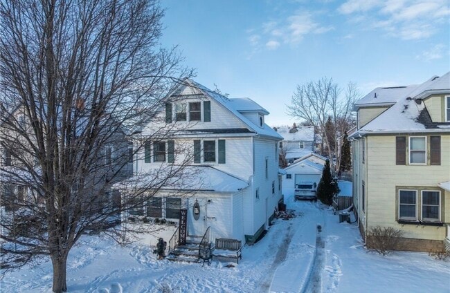 Building Photo - 18 Deland Park a