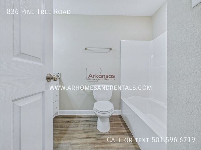 Building Photo - 836 Pine Tree Rd