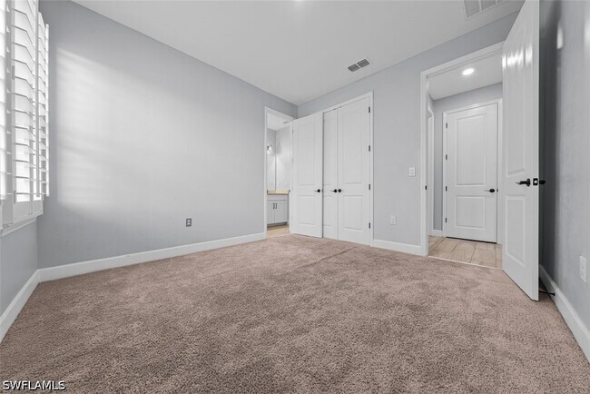 Building Photo - 2038 Grove Dr