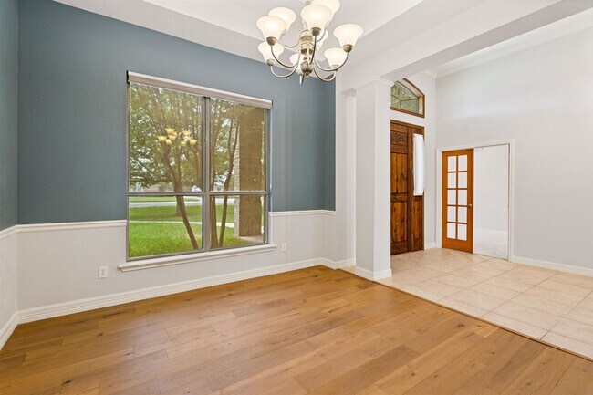 Building Photo - 307 Echo Valley Dr